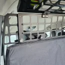 Ruchoma przegroda cargo Bison Gear Ineos Grenadier